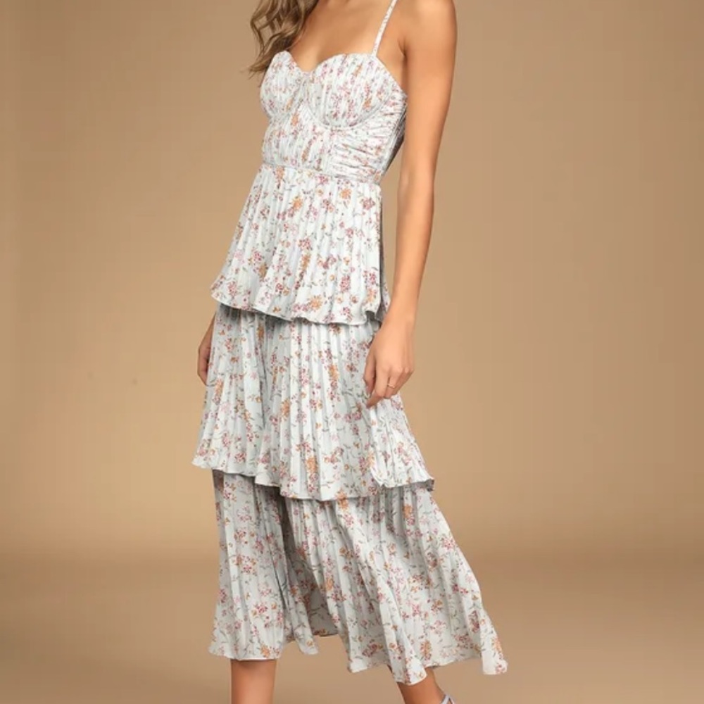 Lulus tiered midi dress blue floral print